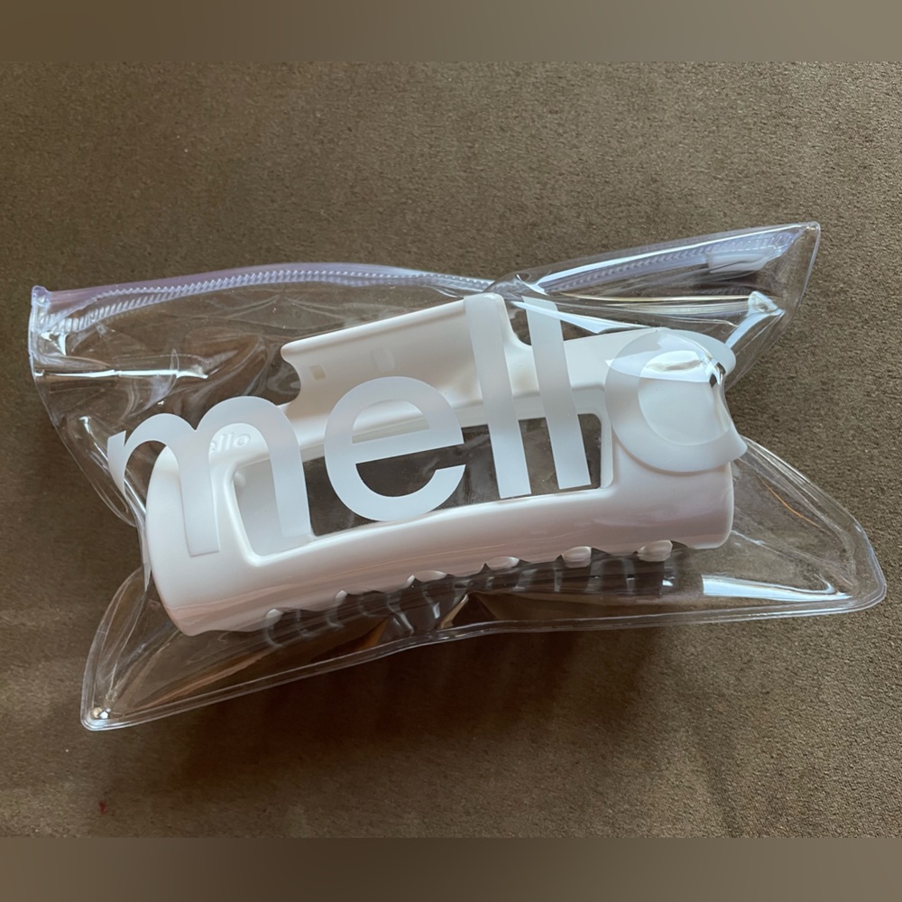 NWT Mello Cloud Clip Retail $27 Color - Marshmallow